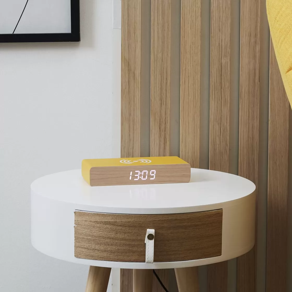 La Chaise Longue Horloge & Réveil-REVEIL CHARGEUR BOIS JAUNE